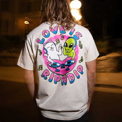 Rip N Dip - Polera Love Is Ripndip Natural - Lo Mejor De Rip n Dip - Solo Por $32990! Compra Ahora En Wallride Skateshop