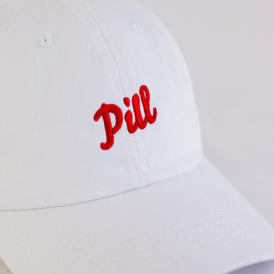 Pill - Gorro Dad hat Script Logo White